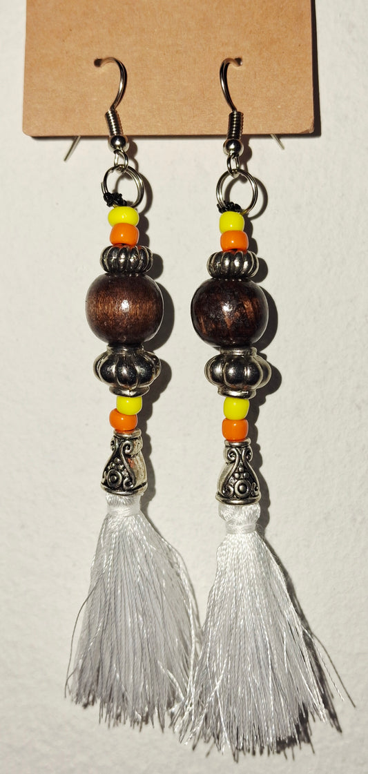 Duchess wooden/white tassel